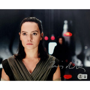 Daisy Ridley Autographed Photo #14 (8x10)