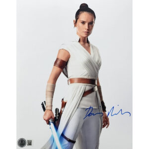 Daisy Ridley Autographed Photo #17 (8x10)