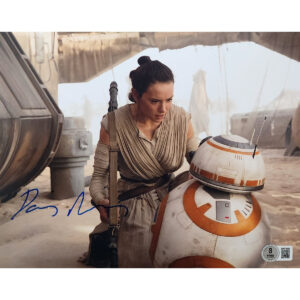 Daisy Ridley Autographed Photo #18 (8x10)
