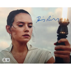 Daisy Ridley Autographed Photo #19 (8x10)