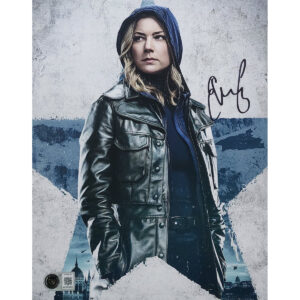 Emily VanCamp Autographed Photo #1 (8x10)