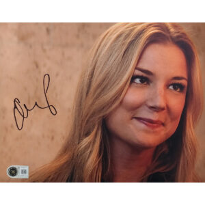 Emily VanCamp Autographed Photo #2 (8x10)