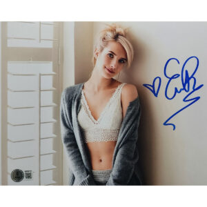 Emma Roberts Autographed Photo #3 (8x10)