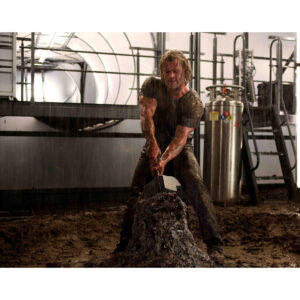 Pre-Sale Chris Hemsworth Autographed Photo #13 (3 sizes available)