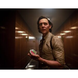 Pre-Sale Tom Hiddleston Autographed Photo #2 (3 sizes available)
