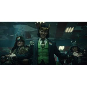 Pre-Sale Tom Hiddleston Autographed Photo #22 (10x20)