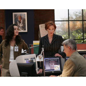 Pre-Sale Lauren Holly Autographed Photo #20 (3 sizes available)
