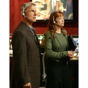 Pre-Sale Lauren Holly Autographed Photo #3 (3 sizes available)