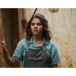 Pre-Sale Dafne Keen Autographed Photo #7 (3 sizes available)
