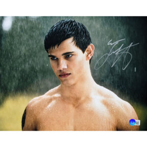 Taylor Lautner Signed Photo #1 w/ BAS (11x14)