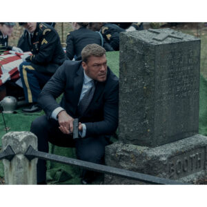 Pre-Sale Alan Ritchson Autographed Photo #15 (3 sizes available)