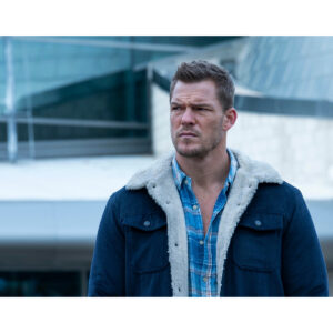 Pre-Sale Alan Ritchson Autographed Photo #19 (3 sizes available)