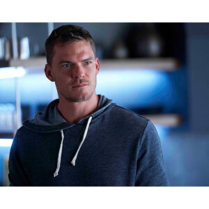 Pre-Sale Alan Ritchson Autographed Photo #21 (3 sizes available)