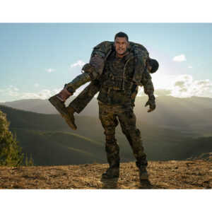 Pre-Sale Alan Ritchson Autographed Photo #4 (3 sizes available)