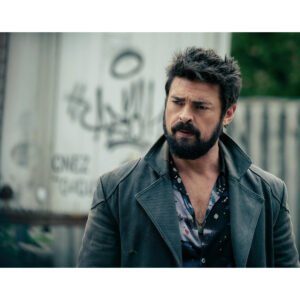 Pre-Sale Karl Urban Autographed Photo #3 (3 sizes available)