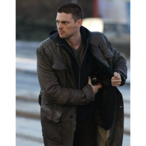 Pre-Sale Karl Urban Autographed Photo #41 (3 sizes available)